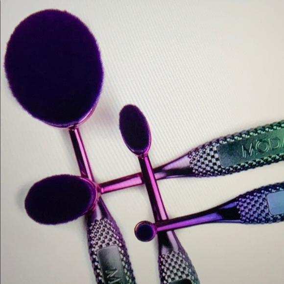 Makeup brush kit - Picture 3 of 6